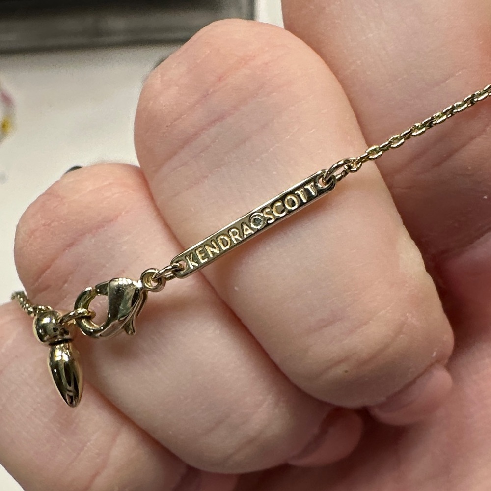 Kendra Scott Gold Star Pendant Necklace - Elegant Women's Jewelry - Picture 4 of 6